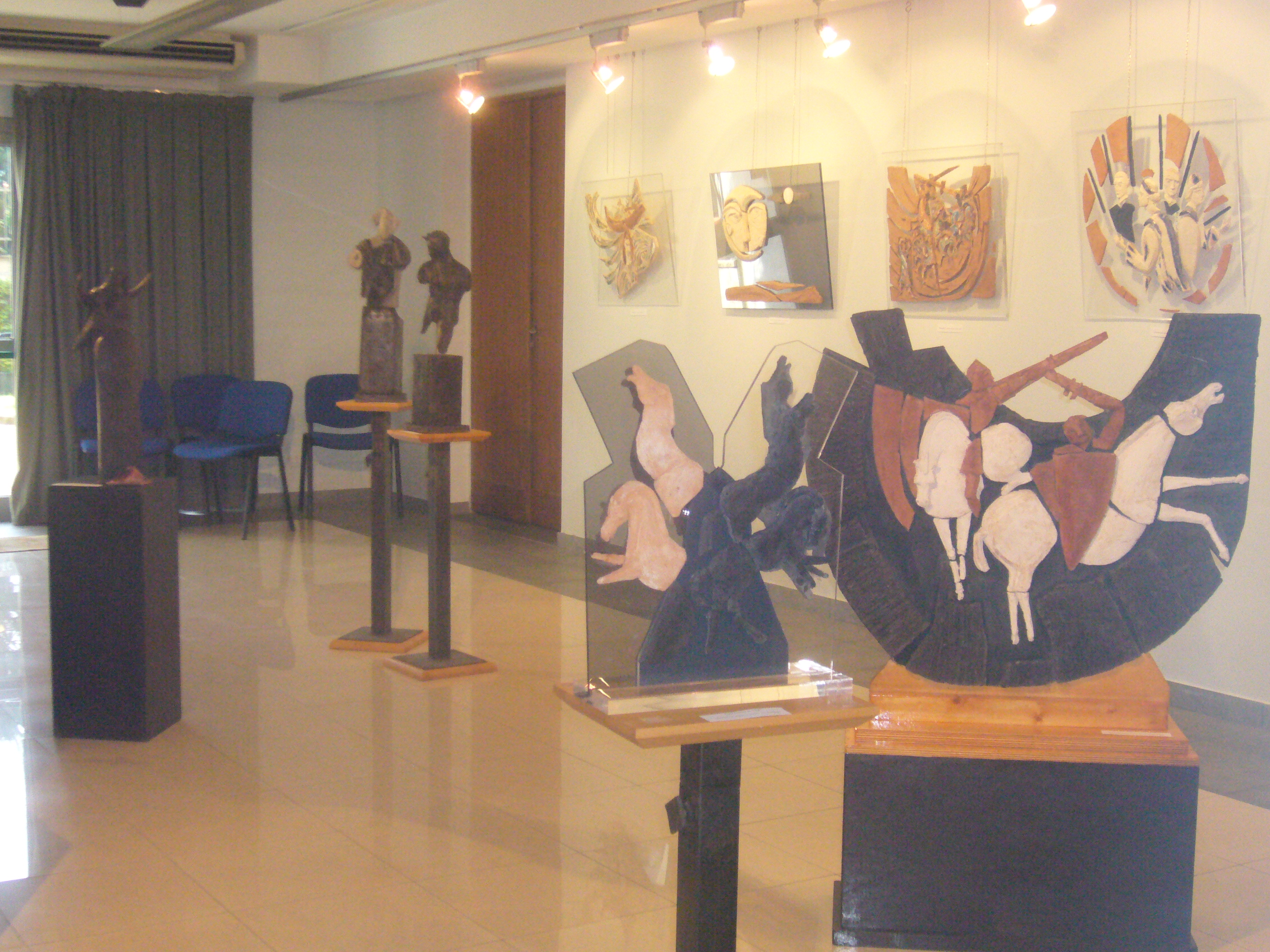 ANNA GALLUPPI. UNA PICCOLA EPOPEA DI TERRACOTTA