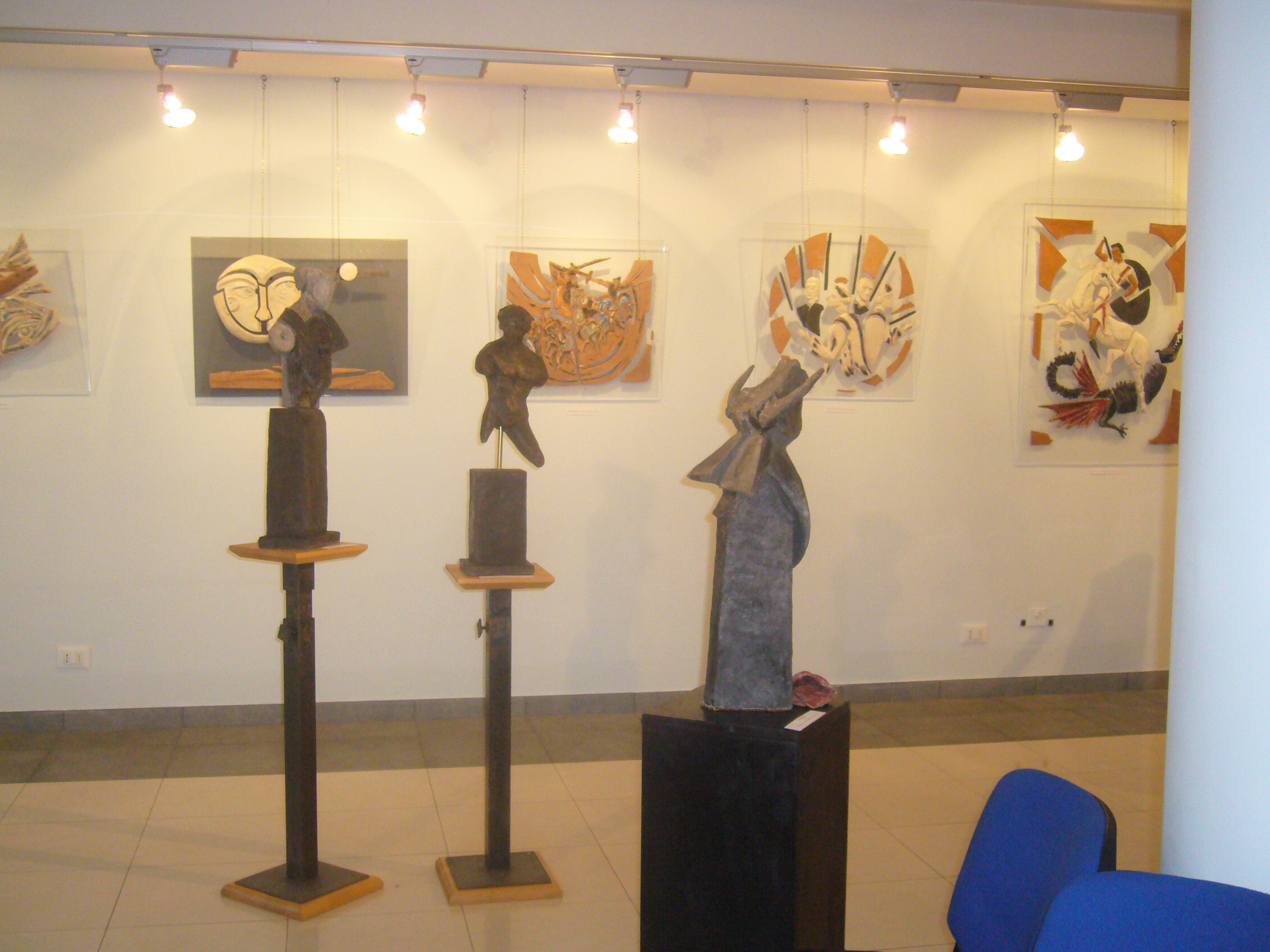 ANNA GALLUPPI. UNA PICCOLA EPOPEA DI TERRACOTTA