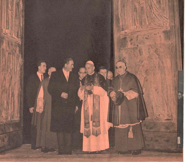 LA SPLENDIDA PORTA DI BRONZO DI VENANZO CROCETTI INAUGURATA A SAN PIETRO IL 12/09/1965